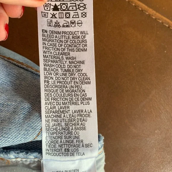 EUC Womens Billabong Size 28  Jean Shorts Women - Distressed - Picture 6 of 10